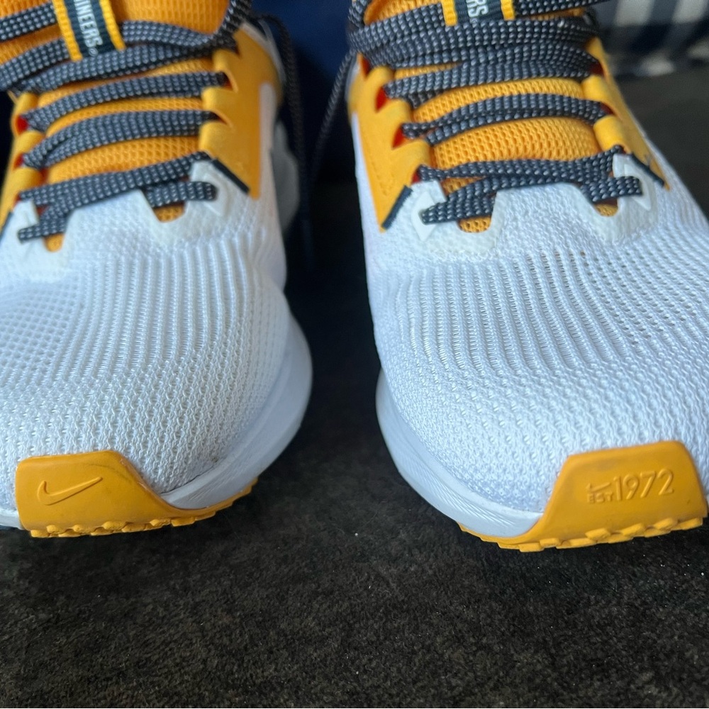 Nike Pegasus WVU Mountaineer Shoes - Picture 10 of 10